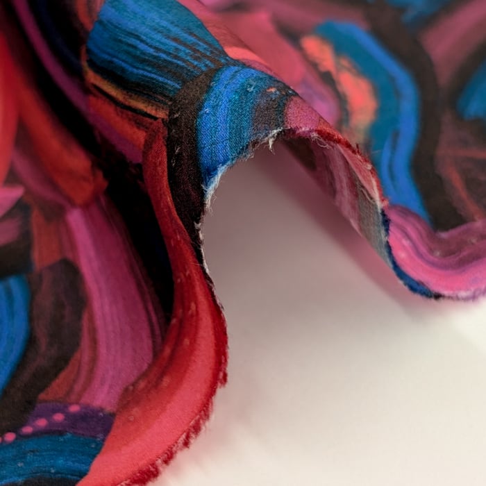 リバティ・ファブリックス　タナローン　Graffiti Summer　グラフィティ サマー レッド 　約108×50cm