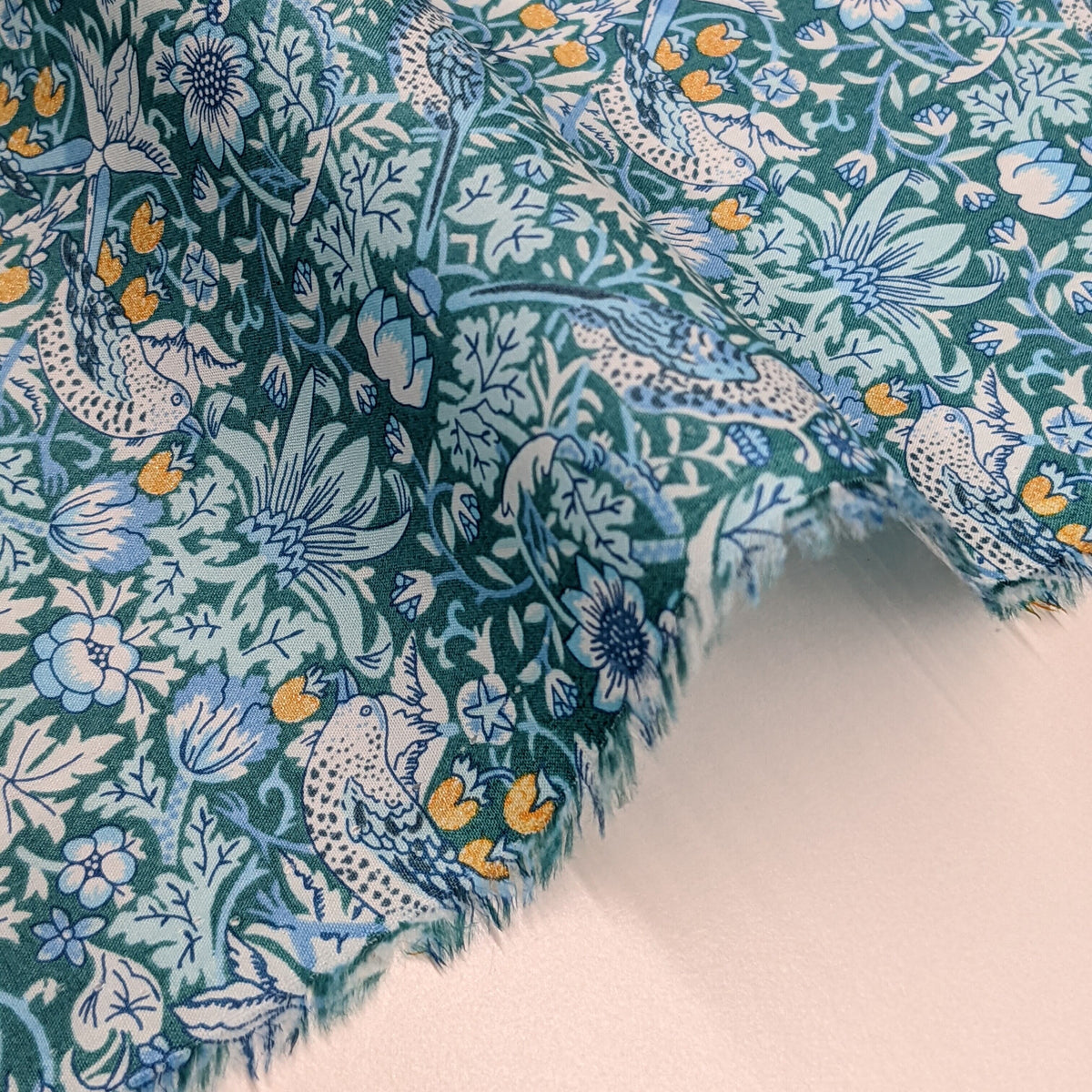 ◆輸入　リバティ　LIBERTY　タナローン　Strawberry Thief Turquoise  ★　ストロベリーシーフ　ターコイズ　約130×50cm