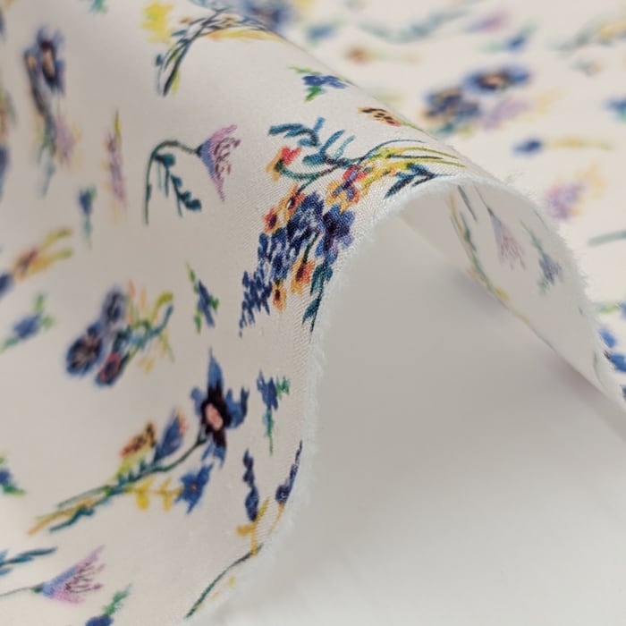 リバティ・ファブリックス　タナローン　Pick a Posy　ピック ア ポジィ　約108×50cm