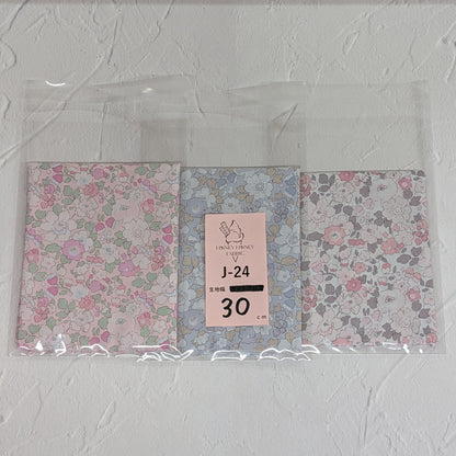説明欄確認要《J-24》生地幅×30cm リバティ・ジャパン　LIBERTY　タナローン　カットクロス　ハギレ　★HHF別注★　Betsy　ベッツィ