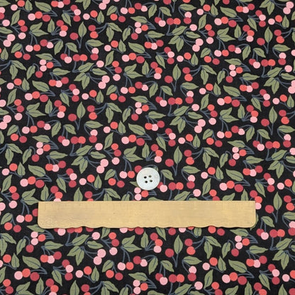 リバティ・ファブリックス　タナローン　Cherry Drop　チェリー・ドロップ　ブラック地/ピンク　約108×50cm