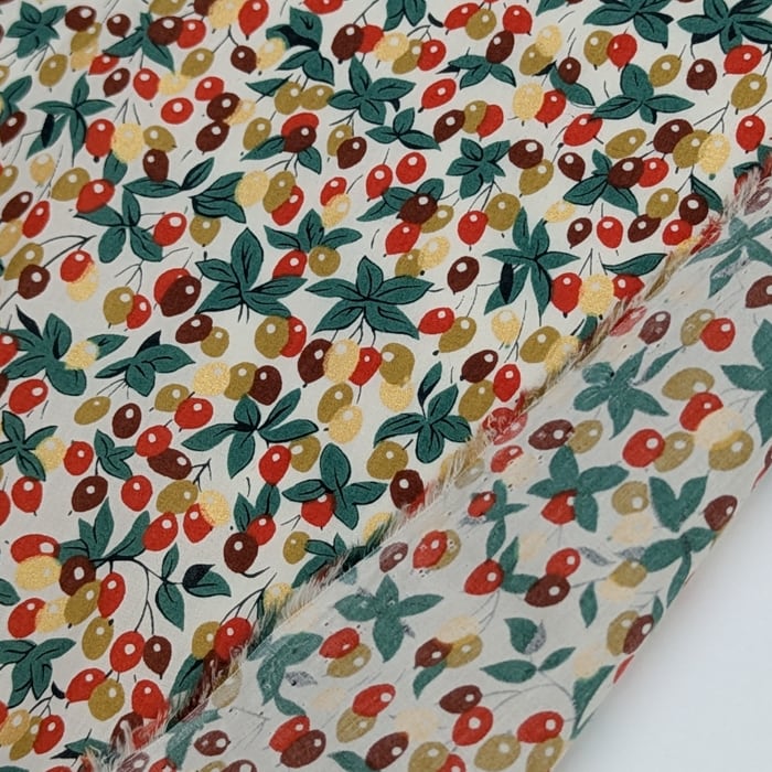 リバティ・ファブリックス　タナローン　Berry Bouquet　ベリー・ブーケ　ワインレッド/オレンジ　約108×50cm
