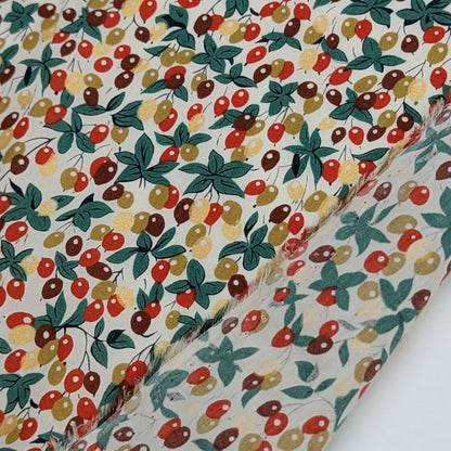 リバティ・ファブリックス　タナローン　Berry Bouquet　ベリー・ブーケ　ワインレッド/オレンジ　約108×50cm