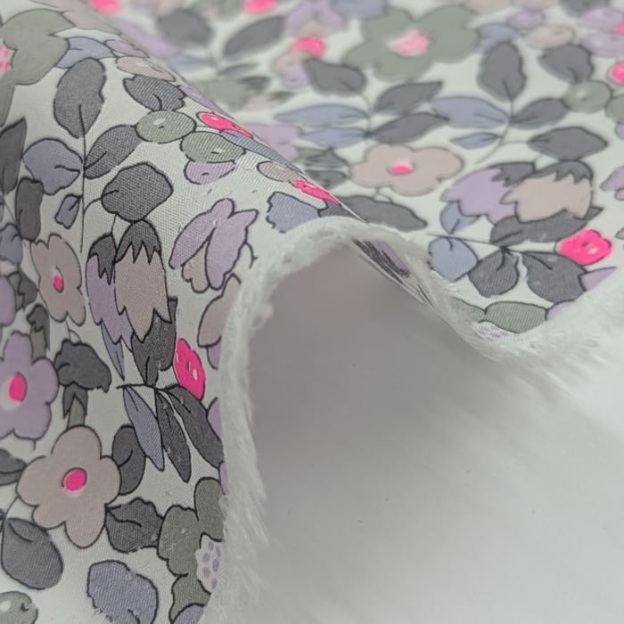 リバティ・ファブリックス　タナローン　Betsy Berry　ベッツィ・ベリー　ピンクネオン　約108×50cm