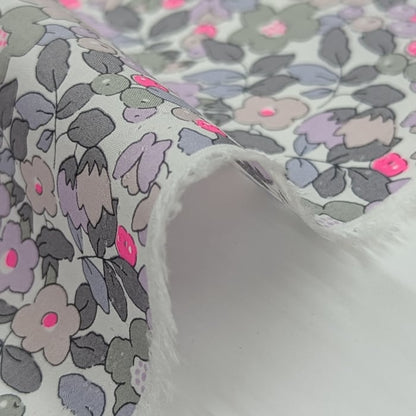 リバティ・ファブリックス　タナローン　Betsy Berry　ベッツィ・ベリー　ピンクネオン　約108×50cm