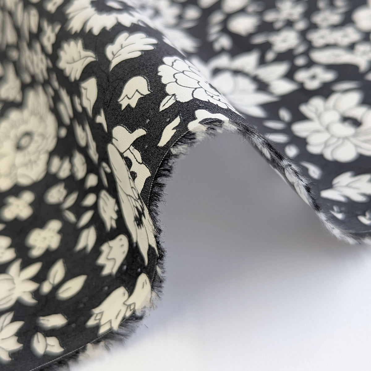 ◆輸入　リバティ　LIBERTY　タナローン　D'anjo Sky Black　ダンジョスカイ　ブラック　約130×50cm