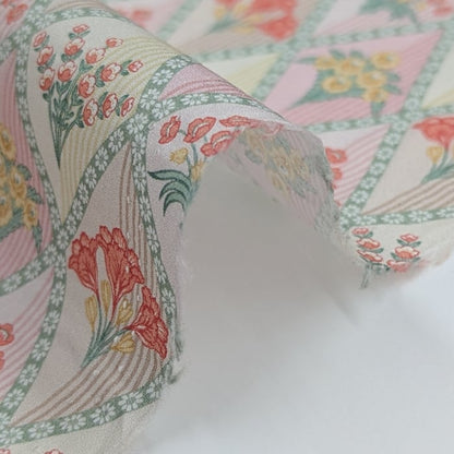 リバティ・ファブリックス　タナローン　Floral Harlequin　フローラル・ハーレクイン　ライトピンク/イエロー　約108×50cm