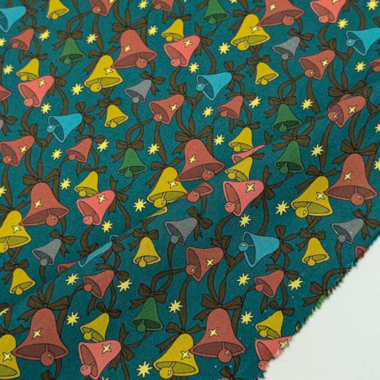 リバティ・ファブリックス　タナローン　Sparkling Bells　スパークリング・ベルズ　グリーン地　約108×50cm