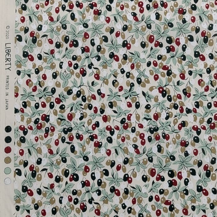リバティ・ファブリックス　タナローン　Berry Bouquet　ベリー・ブーケ　オリーブカラー　約108×50cm