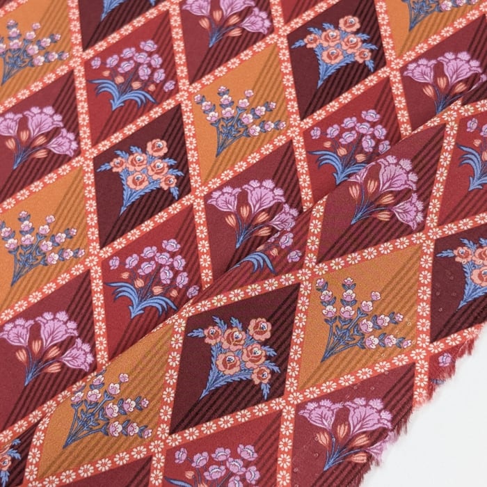 リバティ・ファブリックス　タナローン　Floral Harlequin　フローラル・ハーレクイン　オレンジ＆ワインレッド　約108×50cm