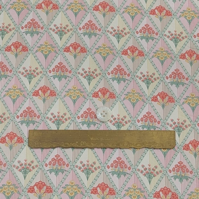 リバティ・ファブリックス　タナローン　Floral Harlequin　フローラル・ハーレクイン　ライトピンク/イエロー　約108×50cm