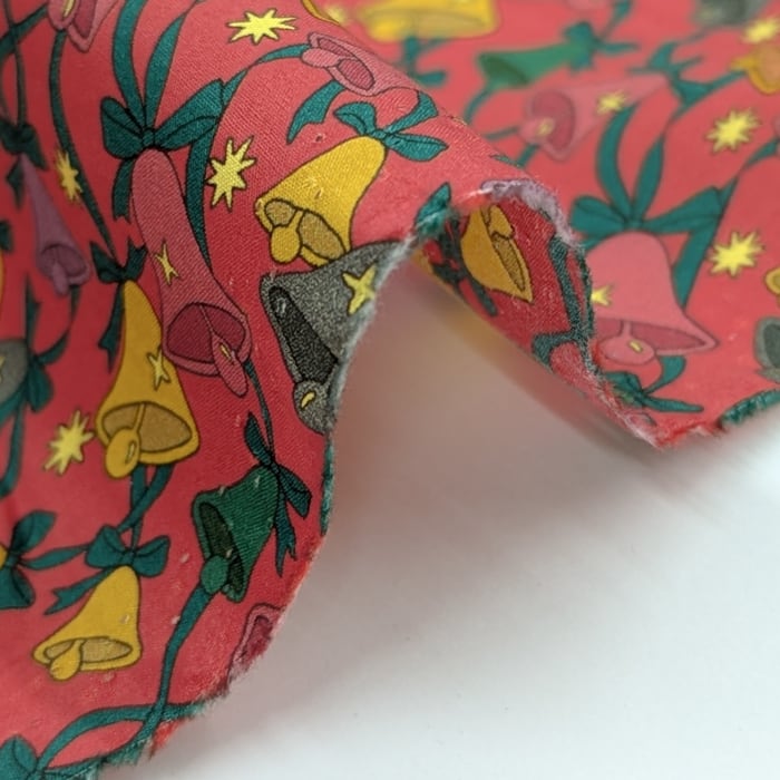 リバティ・ファブリックス　タナローン　Sparkling Bells　スパークリング・ベルズ　レッド　約108×50cm