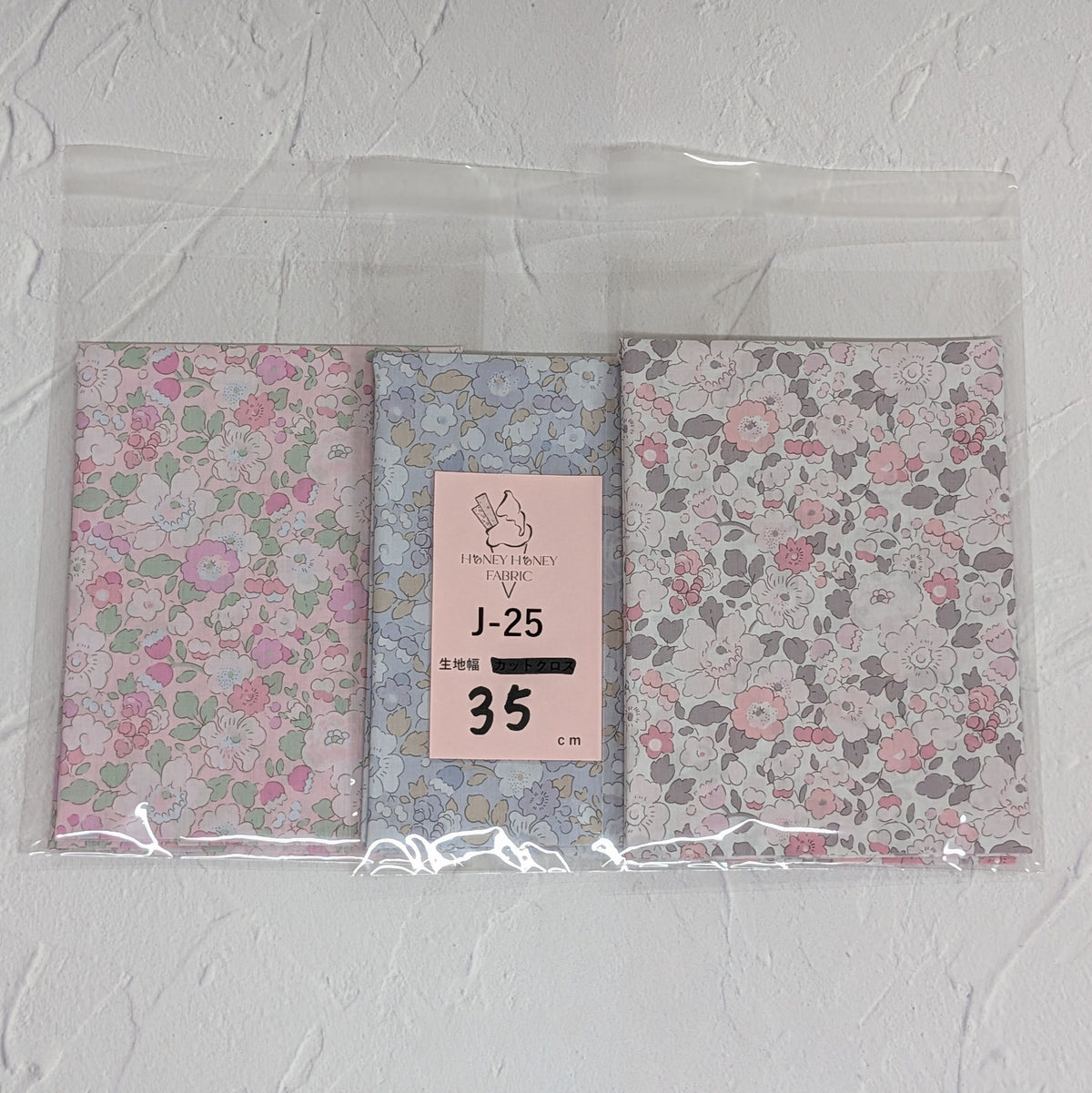 説明欄確認要《J-25》生地幅×35cm リバティ・ジャパン　LIBERTY　タナローン　カットクロス　ハギレ　★HHF別注★　Betsy　ベッツィ