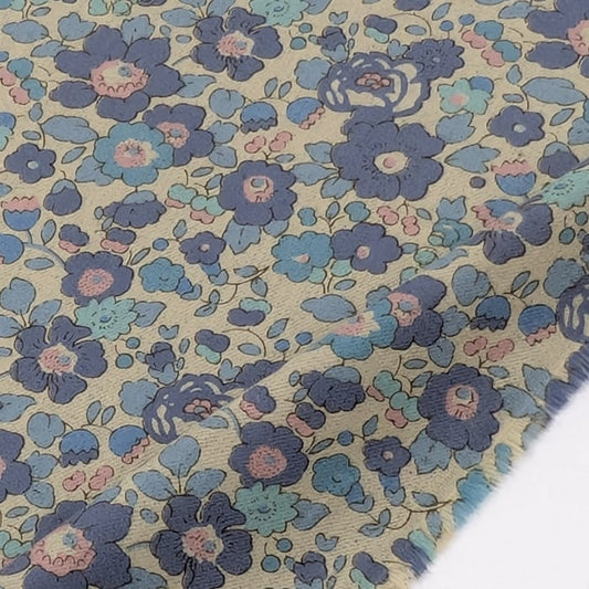 リバティ・ファブリックス　●エアリーコット生地●　Betsy　ベッツィ　ブルー　約108×50cm