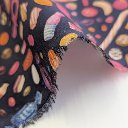◆輸入　リバティ　LIBERTY　タナローン　Truly Scrumptious　トゥルーリー・スクランプシャス　ネイビー地　約130×50cm