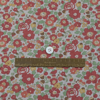 リバティ・ファブリックス　●エアリーコット生地●　Betsy　ベッツィ　レッド　約108×50cm