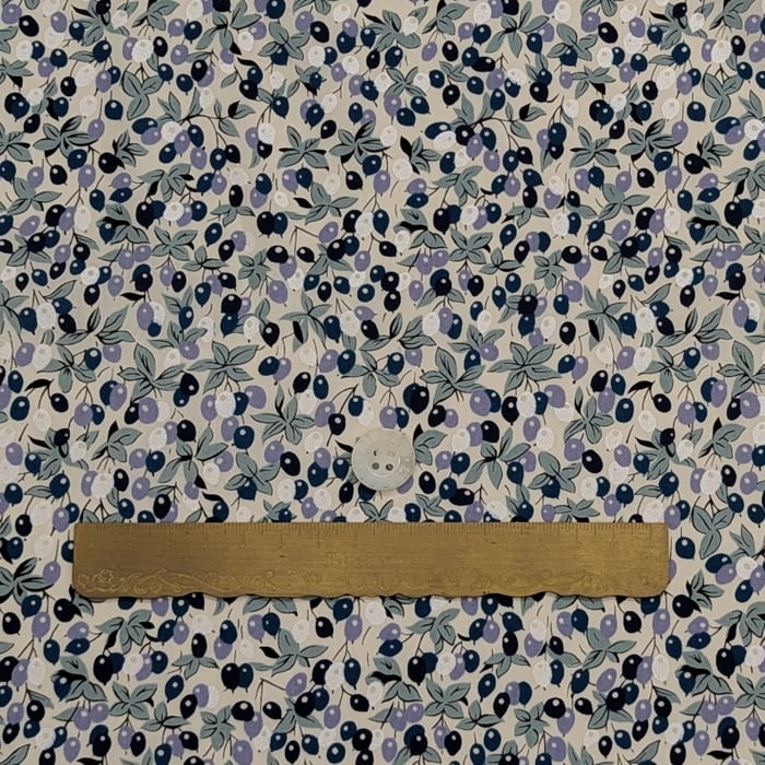 リバティ・ファブリックス　タナローン　Berry Bouquet　ベリー・ブーケ　ブルー　約108×50cm
