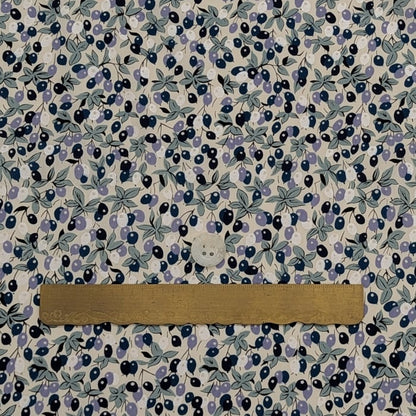 リバティ・ファブリックス　タナローン　Berry Bouquet　ベリー・ブーケ　ブルー　約108×50cm