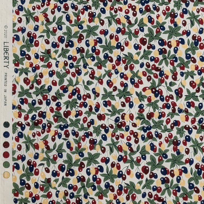 リバティ・ファブリックス　タナローン　Berry Bouquet　ベリー・ブーケ　レッド/ネイビー　約108×50cm