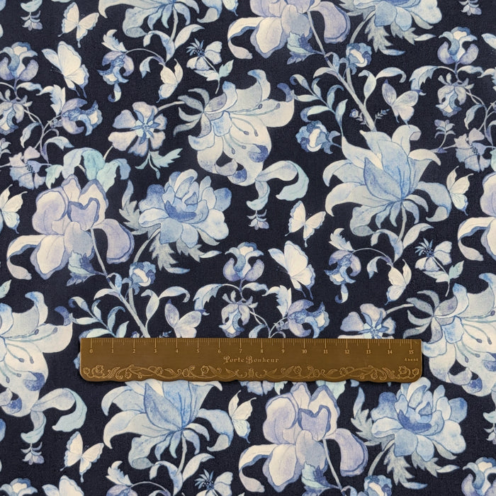リバティ・ファブリックス　タナローン　Butterfly Vine　バタフライ・ヴァイン　約108×50cm