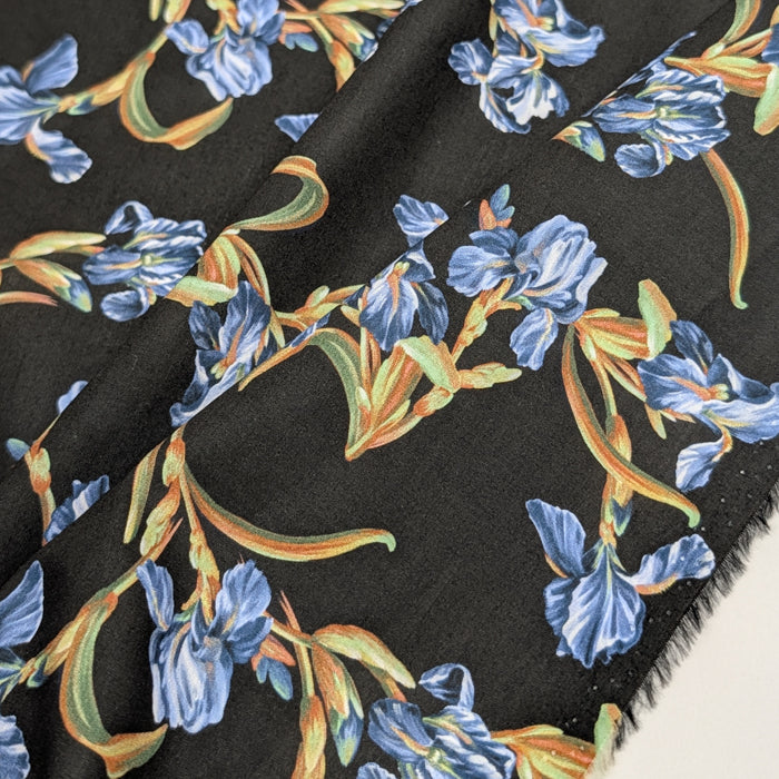 リバティ・ファブリックス　イタリア製　タナローン　French Iris　フレンチ・アイリス　約108×50cm
