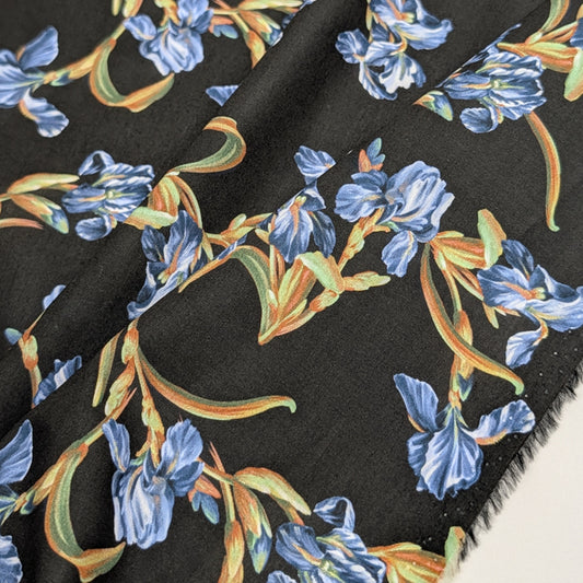 リバティ・ファブリックス　イタリア製　タナローン　French Iris　フレンチ・アイリス　約108×50cm