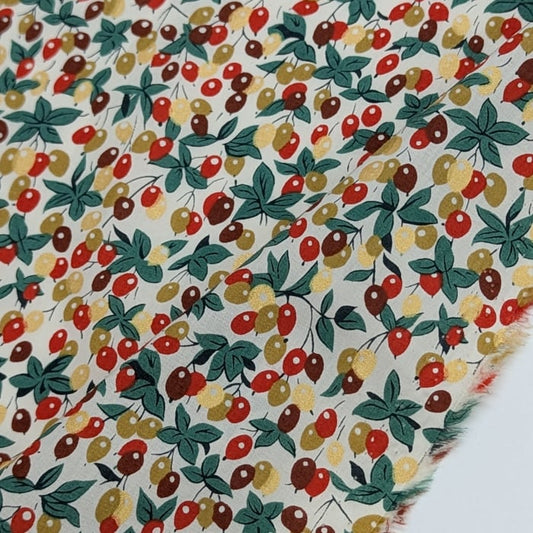 リバティ・ファブリックス　タナローン　Berry Bouquet　ベリー・ブーケ　ワインレッド/オレンジ　約108×50cm