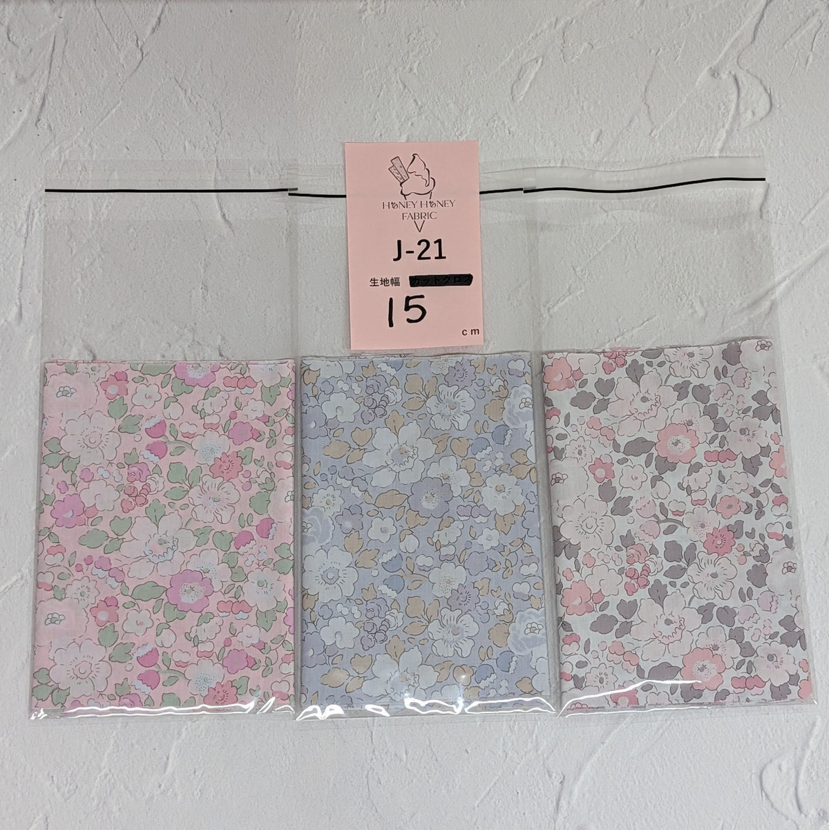 説明欄確認要《J-21》生地幅×15cm リバティ・ジャパン　LIBERTY　タナローン　カットクロス　ハギレ　★HHF別注★　Betsy　ベッツィ