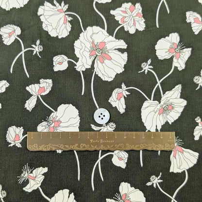 リバティ・ファブリックス　細コール（コーデュロイ）　Fragile Blooms　フラジャイル・ブルームス　モスグリーン　約108×50cm