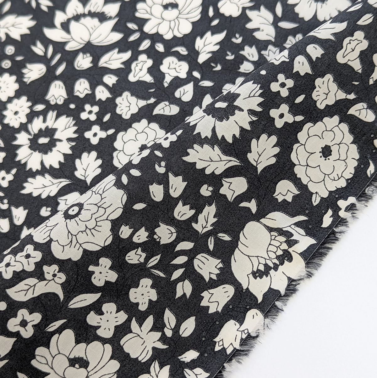 ◆輸入　リバティ　LIBERTY　タナローン　D'anjo Sky Black　ダンジョスカイ　ブラック　約130×50cm