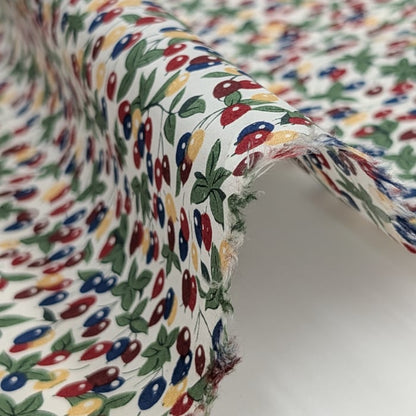 リバティ・ファブリックス　タナローン　Berry Bouquet　ベリー・ブーケ　レッド/ネイビー　約108×50cm