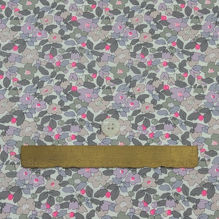 リバティ・ファブリックス　タナローン　Betsy Berry　ベッツィ・ベリー　ピンクネオン　約108×50cm
