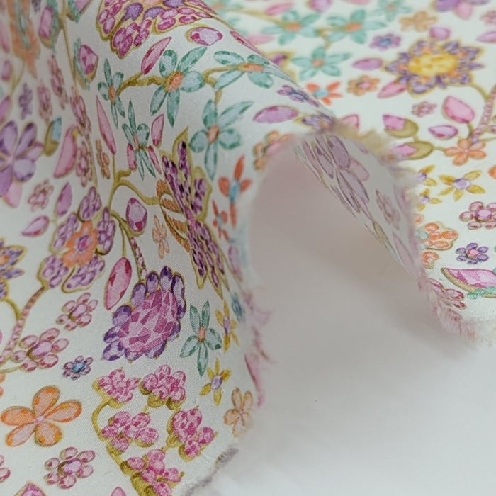 リバティ・ファブリックス　タナローン　Fiona Devaux　フィオナ・ドゥヴォー　ピンク　約108×50cm