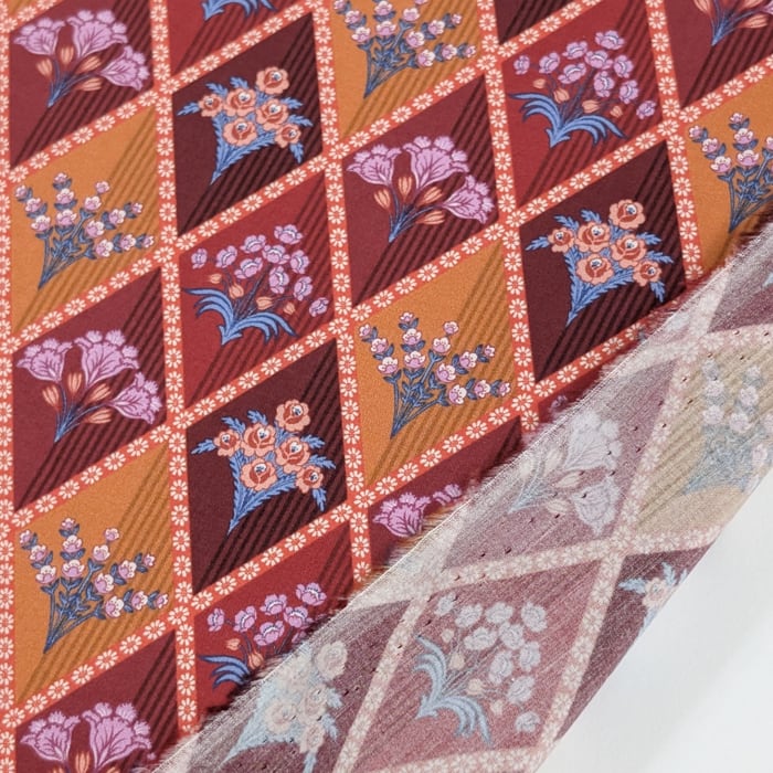 リバティ・ファブリックス　タナローン　Floral Harlequin　フローラル・ハーレクイン　オレンジ＆ワインレッド　約108×50cm