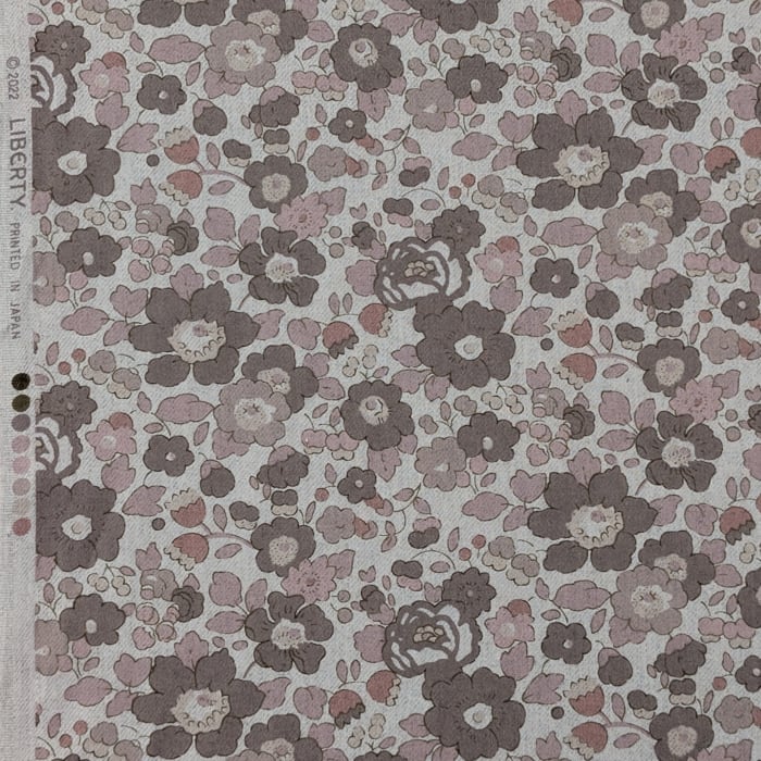 リバティ・ファブリックス　●エアリーコット生地●　Betsy　ベッツィ　ブラウン　約108×50cm