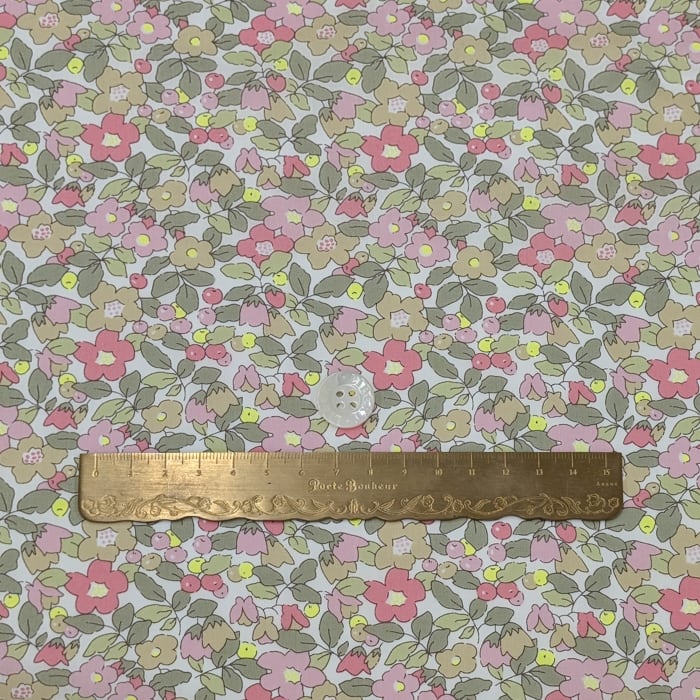 リバティ・ファブリックス　タナローン　Betsy Berry　ベッツィ・ベリー　イエローネオン　約108×50cm