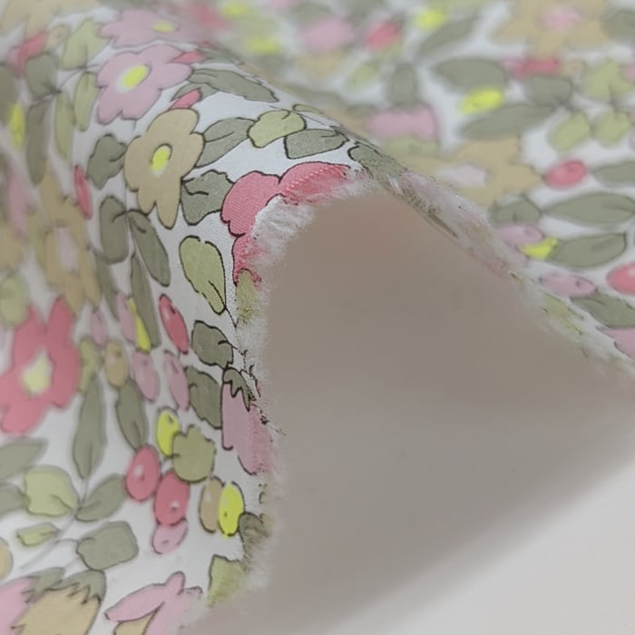 リバティ・ファブリックス　タナローン　Betsy Berry　ベッツィ・ベリー　イエローネオン　約108×50cm