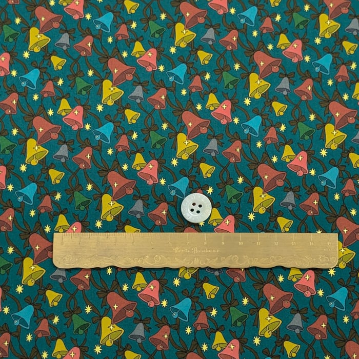 リバティ・ファブリックス　タナローン　Sparkling Bells　スパークリング・ベルズ　グリーン地　約108×50cm